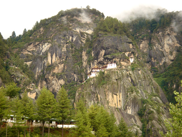 Most Dangerous Landing, Paro, Bhutan (Earliest video, 2006 ... cute girl