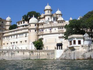  Fateh Prakash Palace 