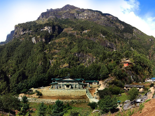 Yeti Mountain Home Monjo