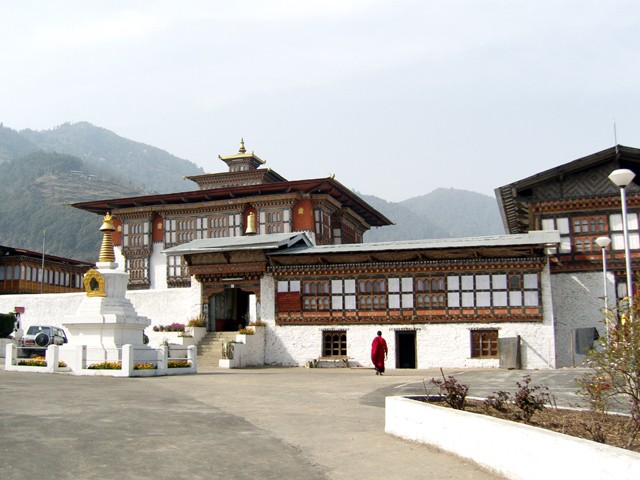https://www.windhorsetours.com/wind/images/gallery/bhutan/sights_and_places/trashigang/large/drametse1.jpg