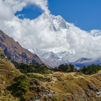 Trekkes walking owards the Everest view hotel.