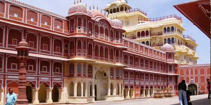 What are the attraction and sights other than Taj Mahal in Agra? What is weather like in Agra? 4 Windhorse Tours Agra Fort Windhorse Tours