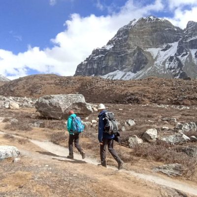 hikin towards Kambachen Windhorse Tours