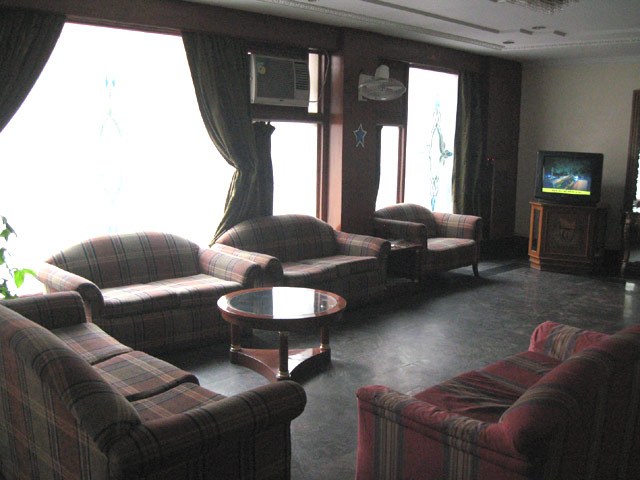 Crest Inn