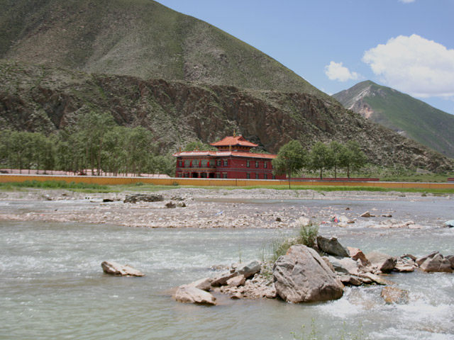Jyekundo or Yushu Town